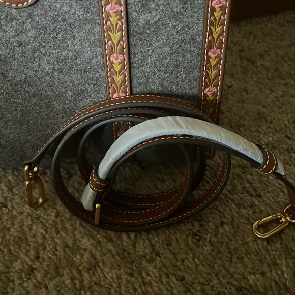 Tory Burch Blake felt small tote - Picture 3 of 6